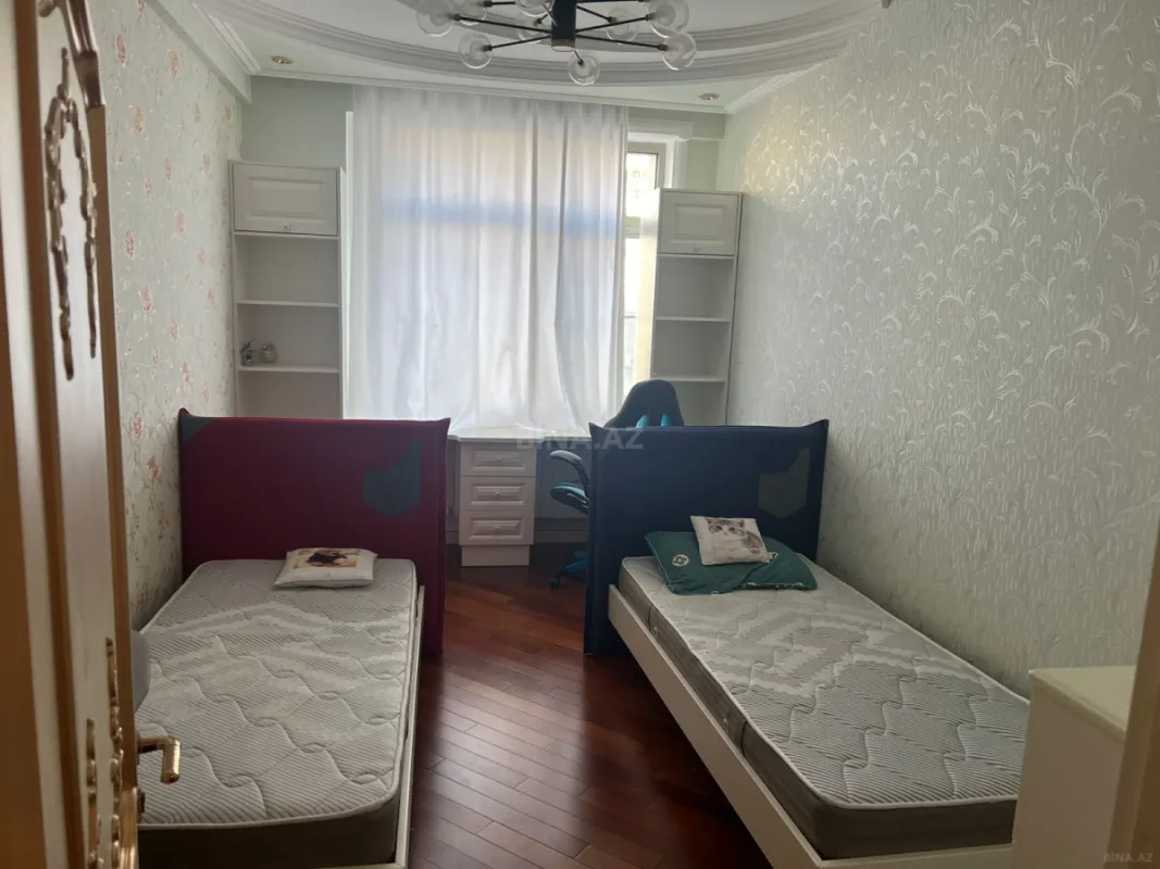 Kirayə verilir 3 otaqlı mənzil 136 m²