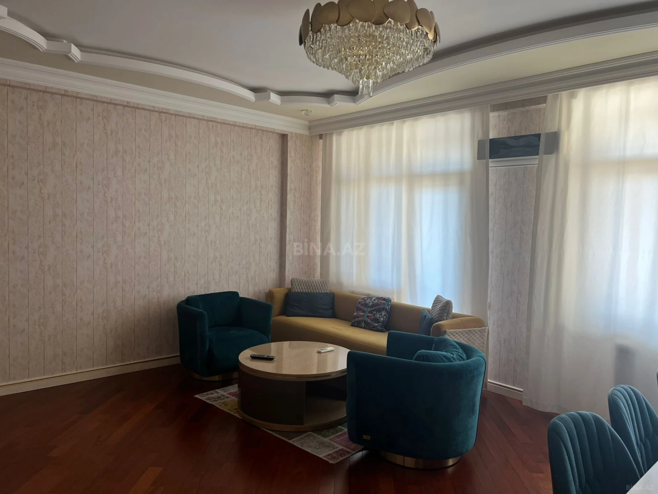 Kirayə verilir 3 otaqlı mənzil 136 m²