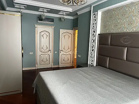 Kirayə verilir 3 otaqlı mənzil 136 m²