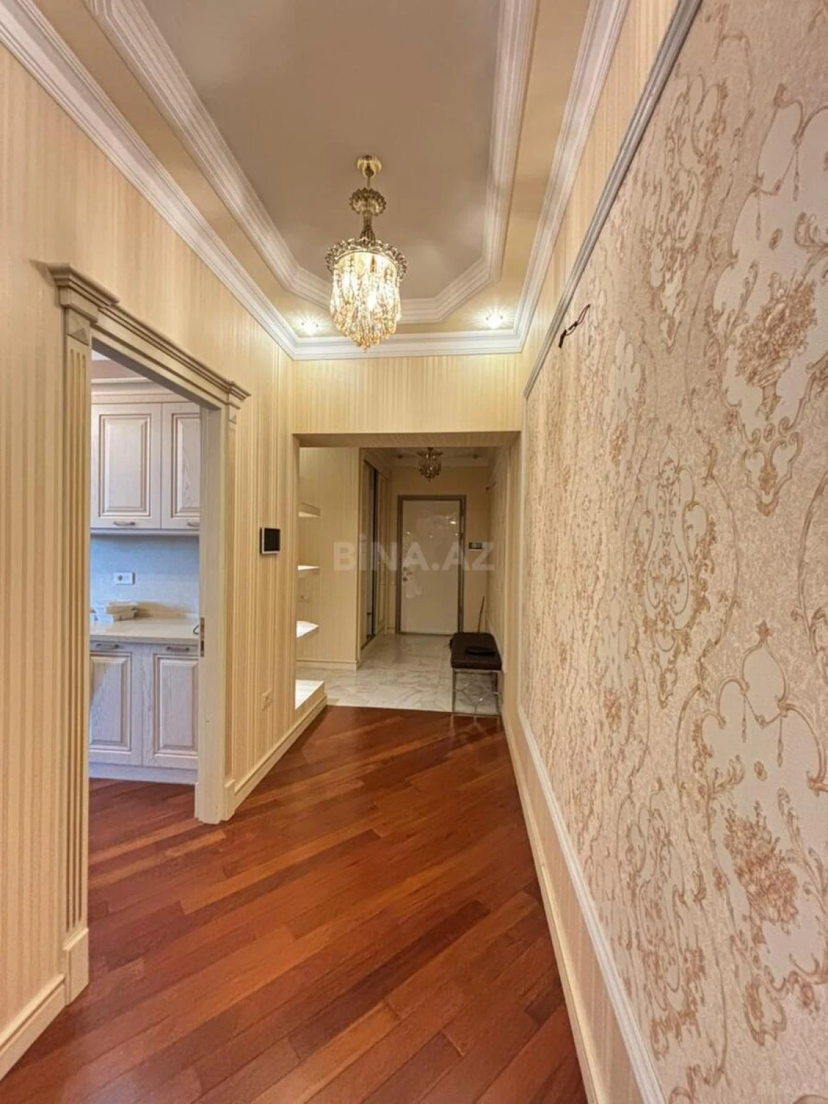 Kirayə verilir 3 otaqlı mənzil 136 m²