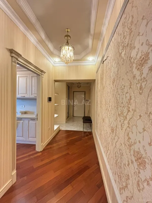 Kirayə verilir 3 otaqlı mənzil 136 m²