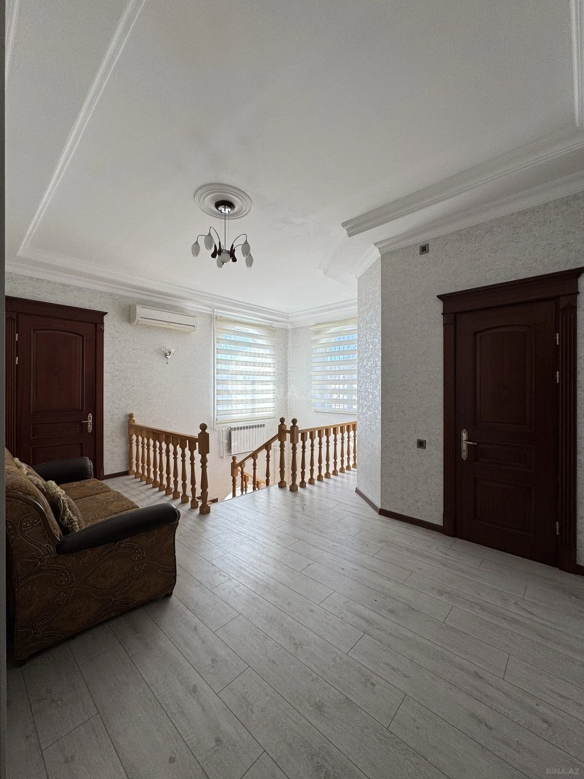 Satılır 8 otaqlı həyət evi 350 m²