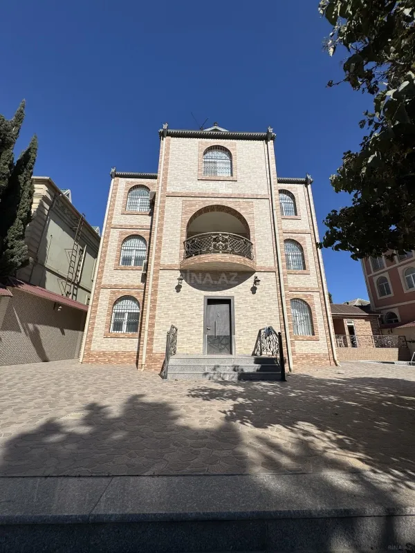 Satılır 8 otaqlı həyət evi 350 m²