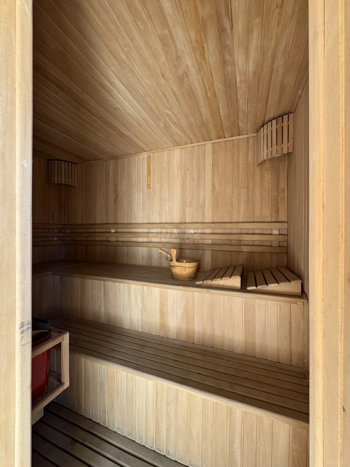 Satılır 8 otaqlı həyət evi 350 m²