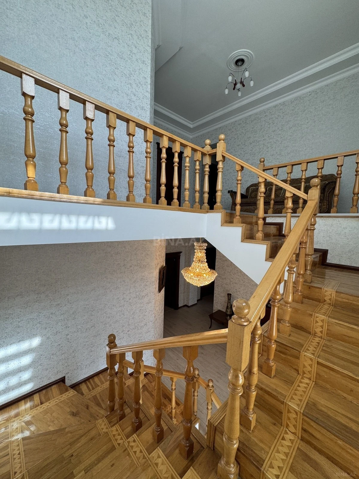 Satılır 8 otaqlı həyət evi 350 m²