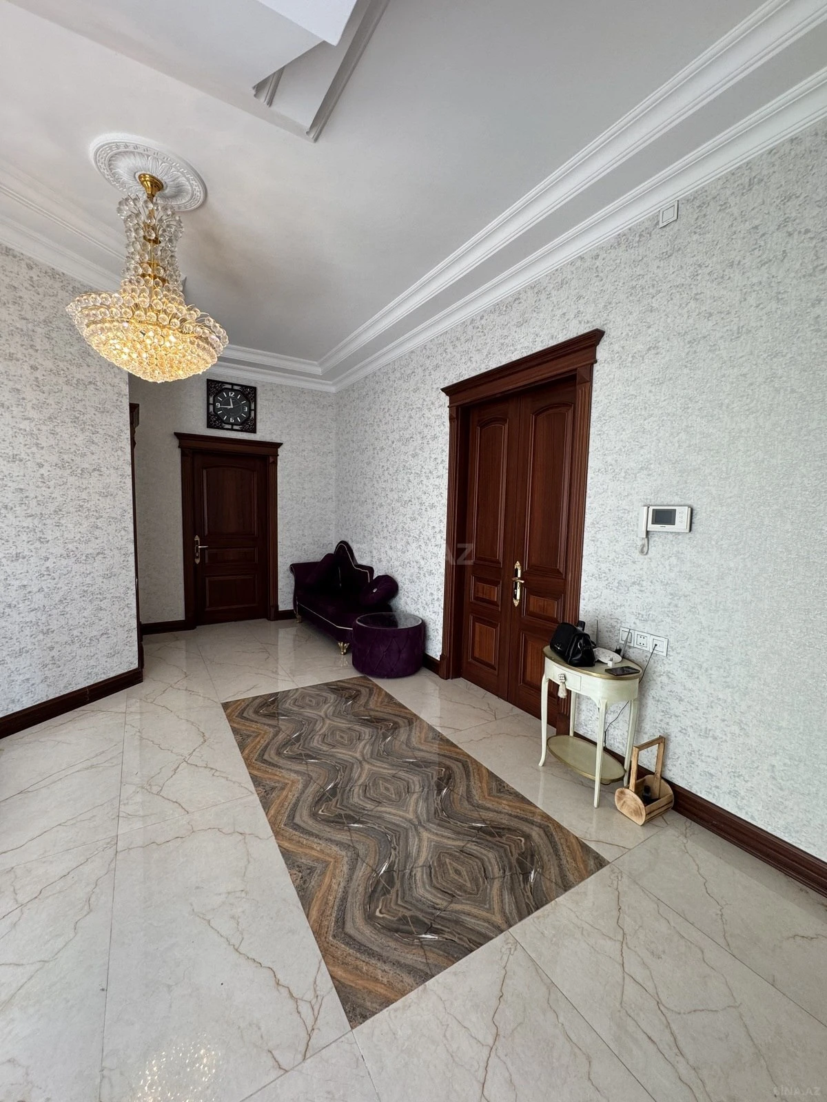 Satılır 8 otaqlı həyət evi 350 m²