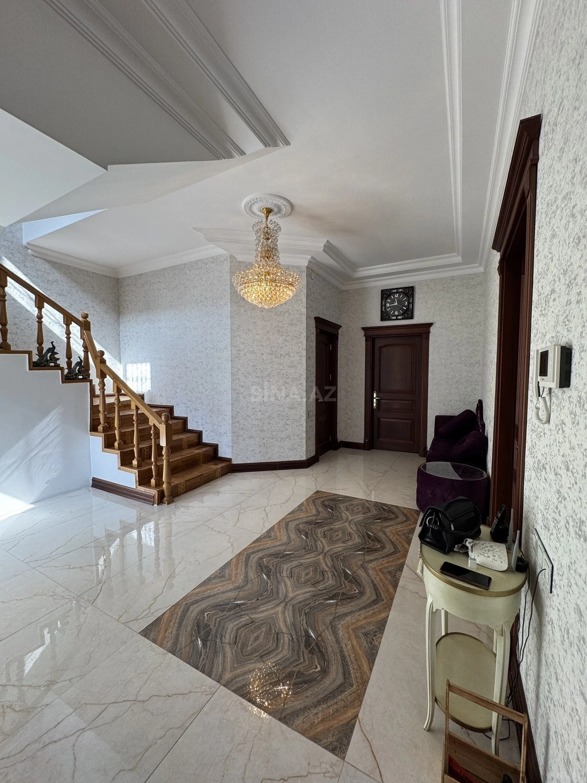 Satılır 8 otaqlı həyət evi 350 m²