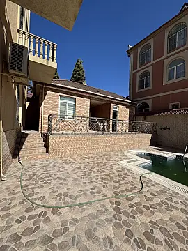 Satılır 8 otaqlı həyət evi 350 m²