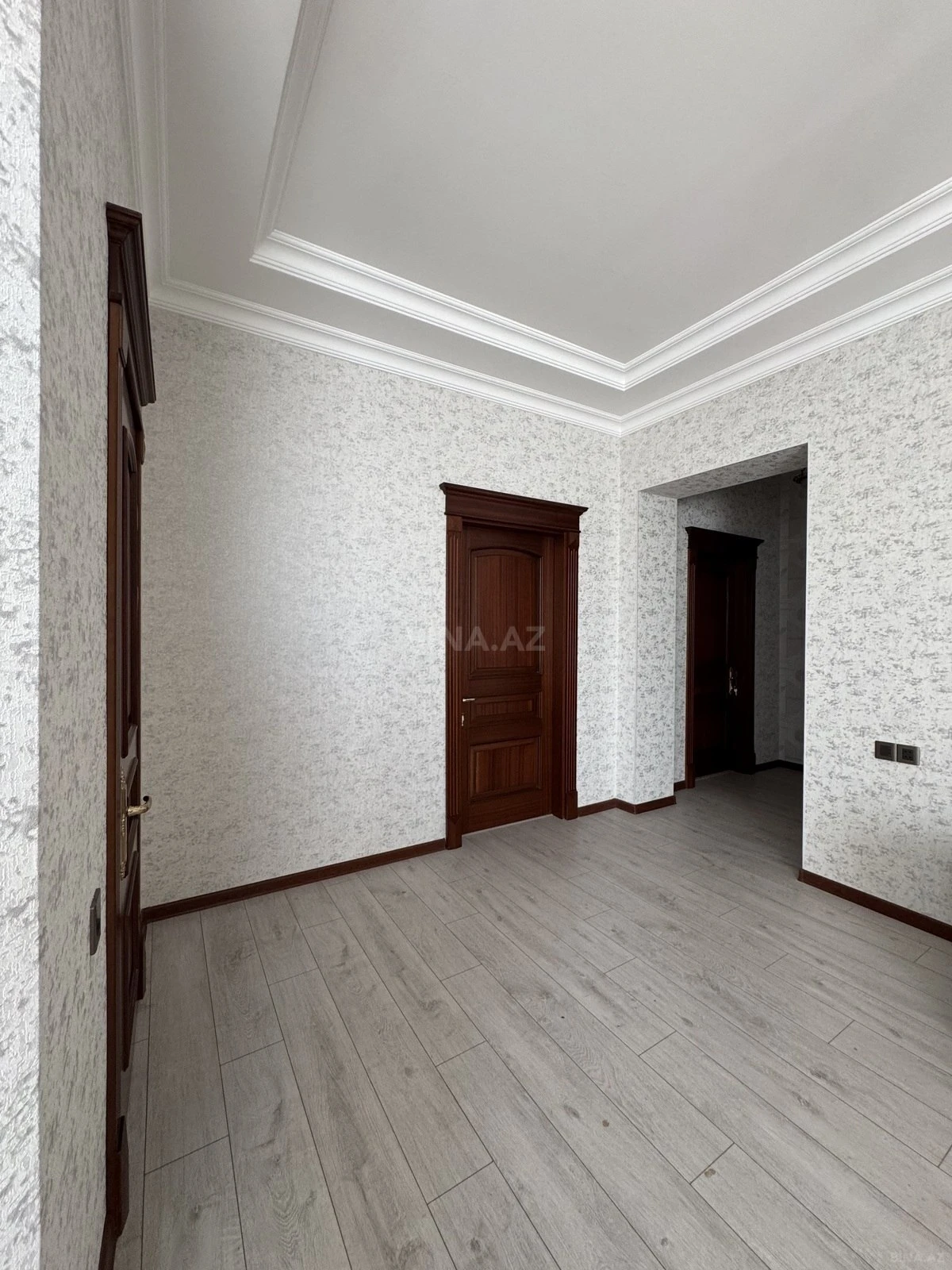 Satılır 8 otaqlı həyət evi 350 m²