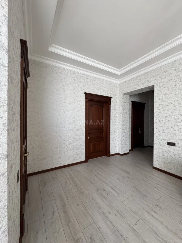Satılır 8 otaqlı həyət evi 350 m²