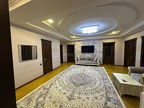 Kirayə verilir 3 otaqlı mənzil 195 m²