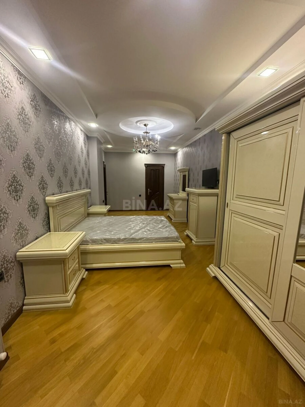 Kirayə verilir 3 otaqlı mənzil 195 m²