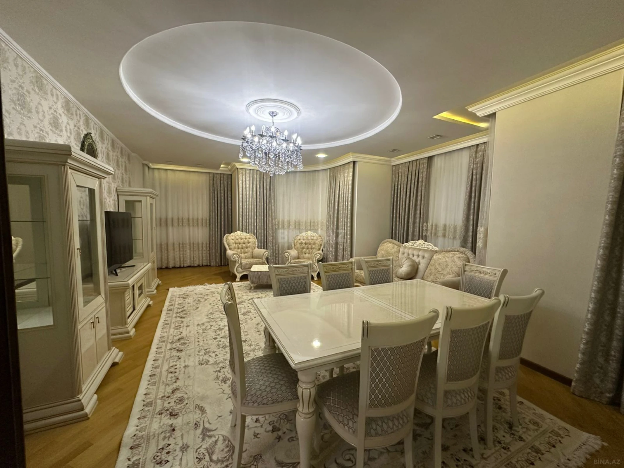 Kirayə verilir 3 otaqlı mənzil 195 m²