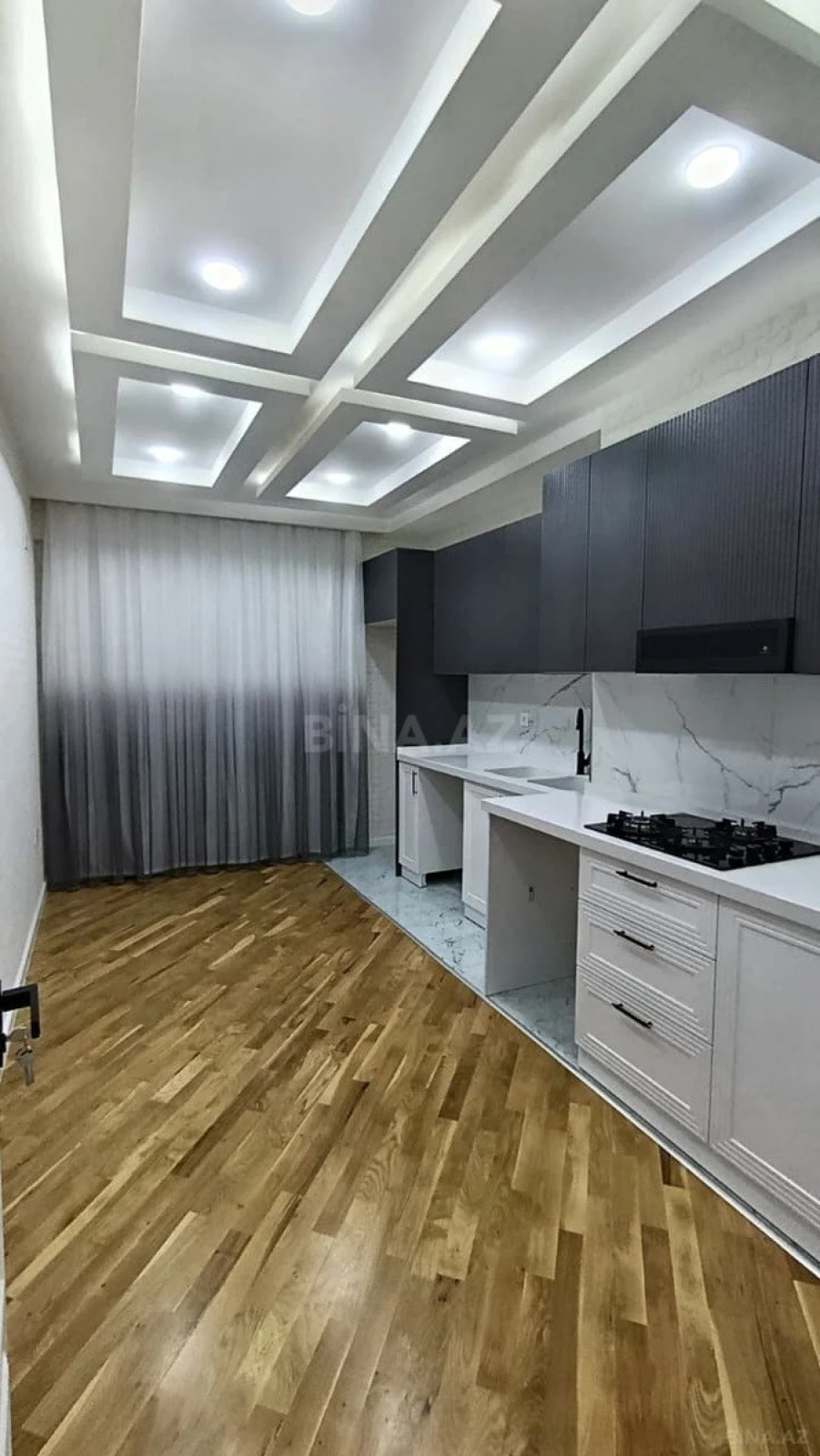 Satılır 4 otaqlı mənzil 156 m²