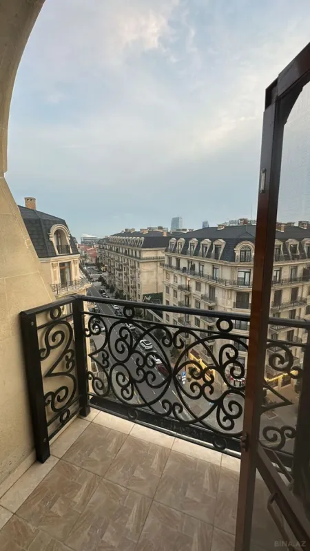 Satılır 3 otaqlı mənzil 114 m²