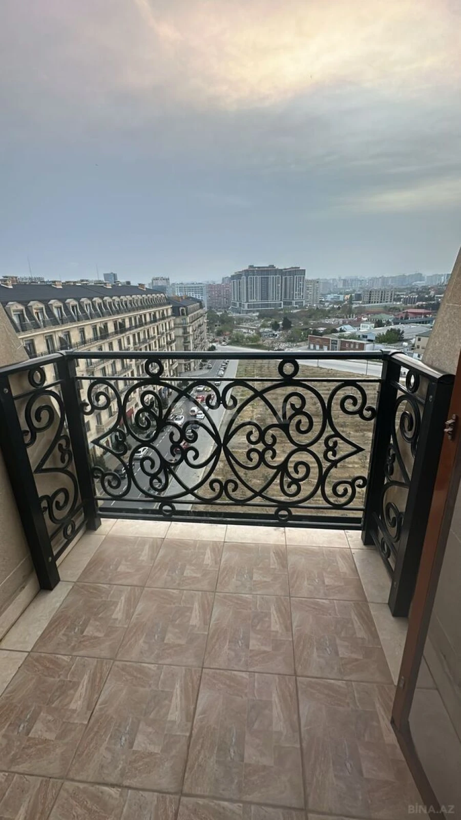 Satılır 3 otaqlı mənzil 114 m²