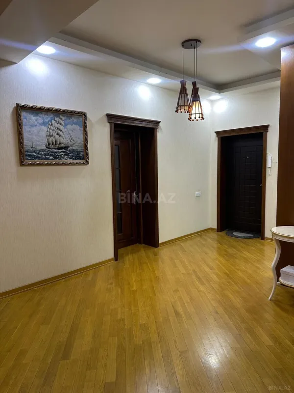 Satılır 3 otaqlı mənzil 128 m²