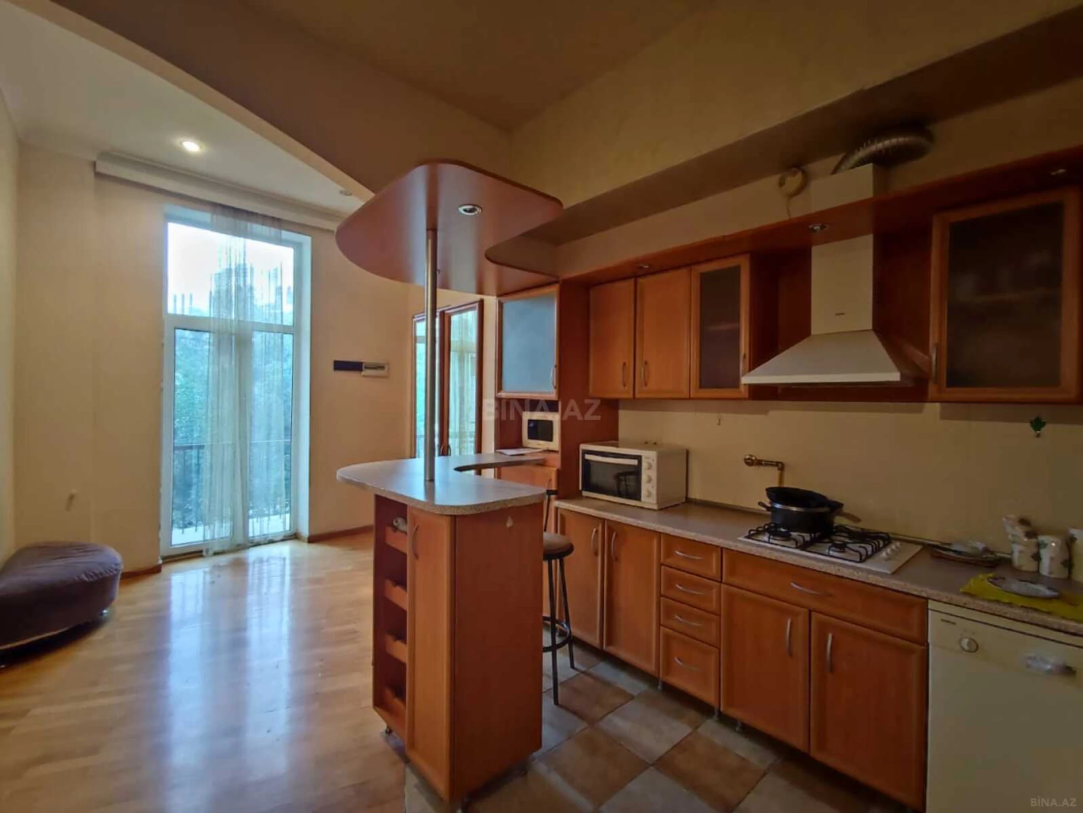 Kirayə verilir 3 otaqlı mənzil 122 m²