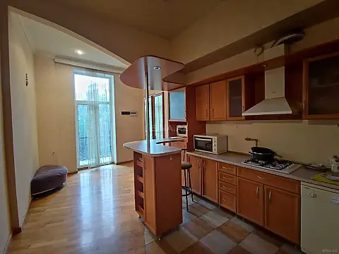 Kirayə verilir 3 otaqlı mənzil 122 m²