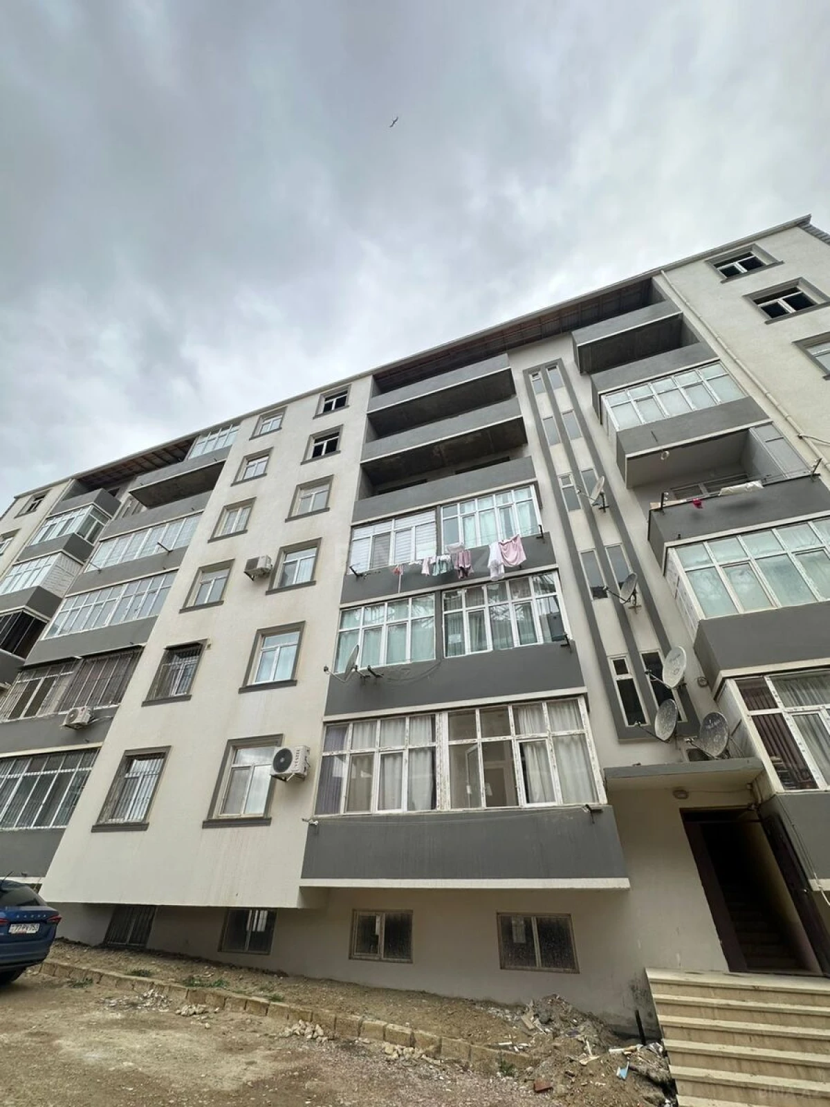 Satılır 2 otaqlı mənzil 73 m²