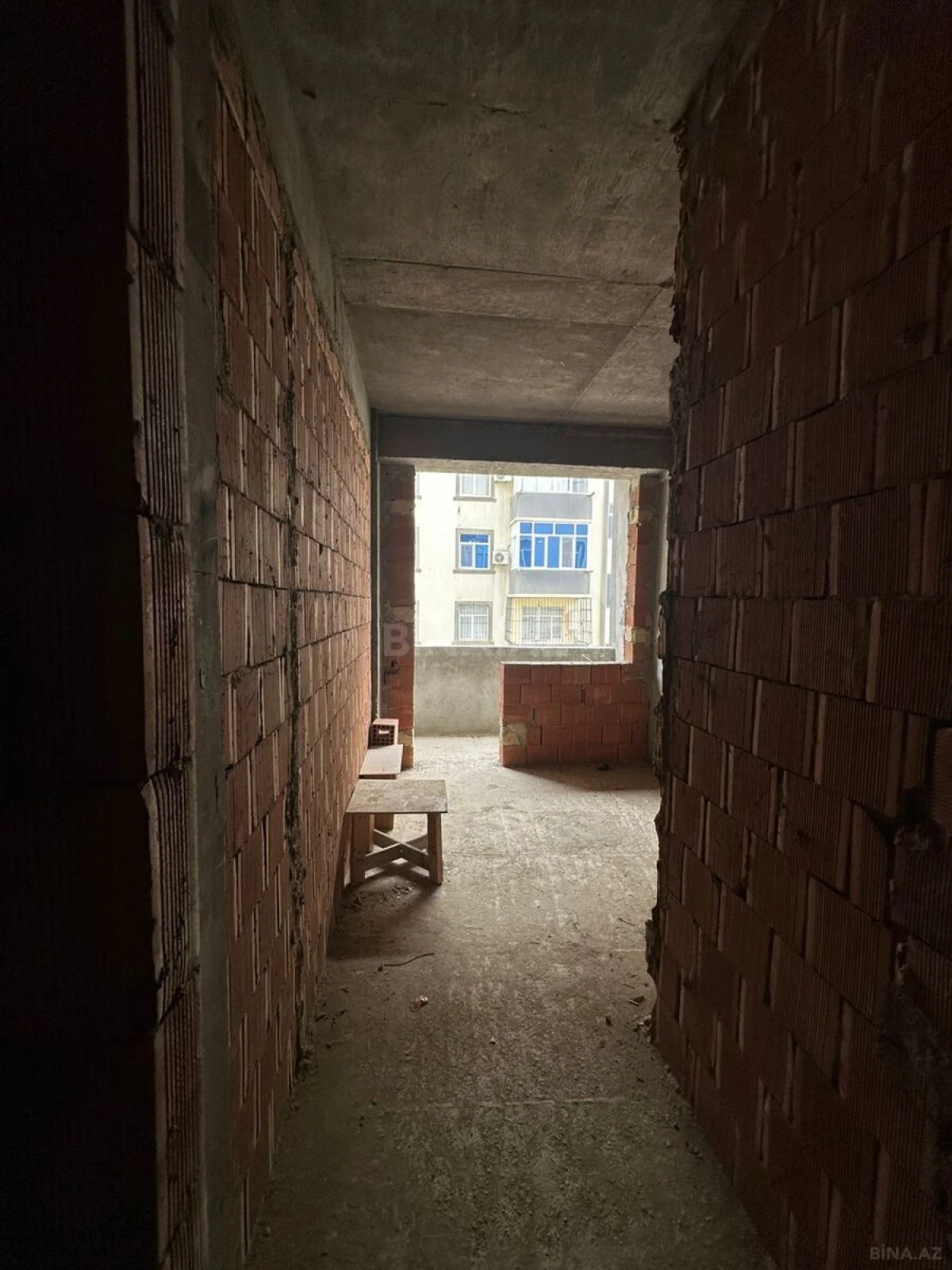 Satılır 2 otaqlı mənzil 73 m²