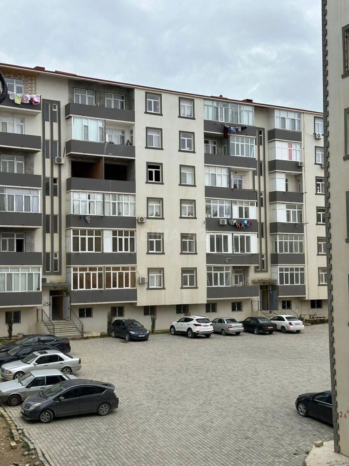 Satılır 2 otaqlı mənzil 73 m²