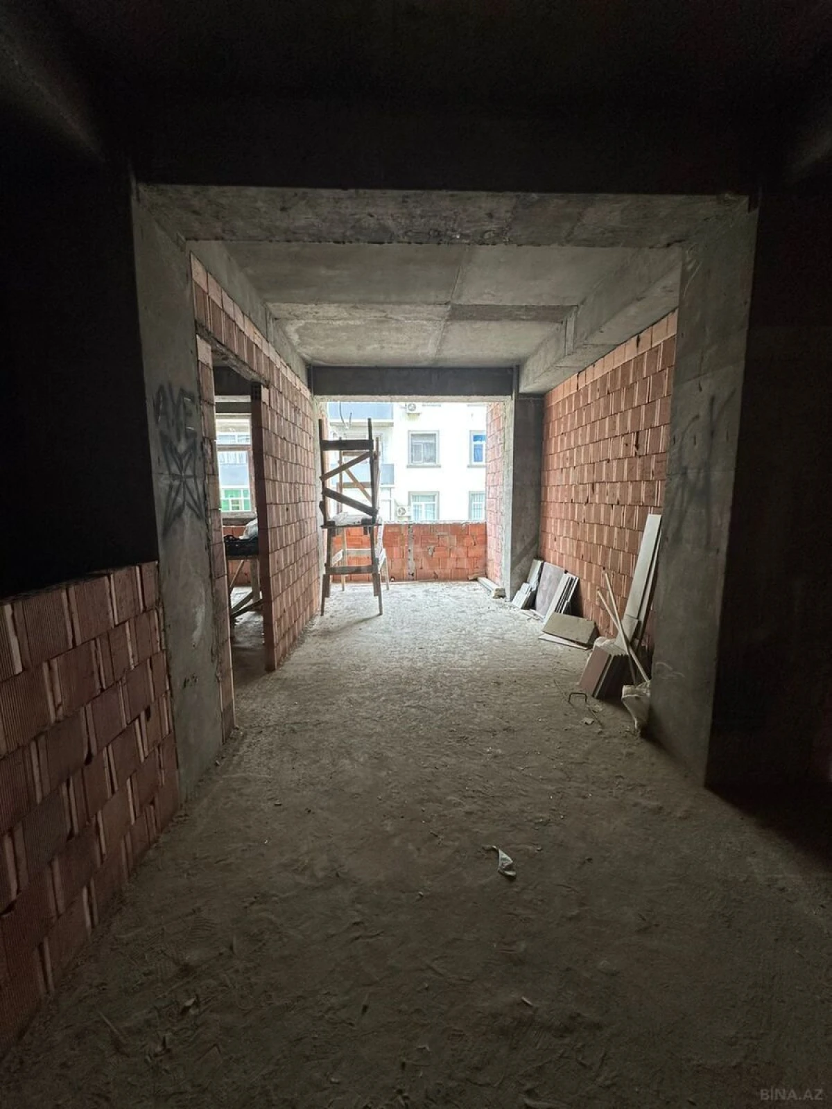 Satılır 2 otaqlı mənzil 73 m²