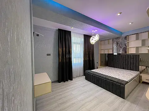 Satılır 2 otaqlı mənzil 84 m²