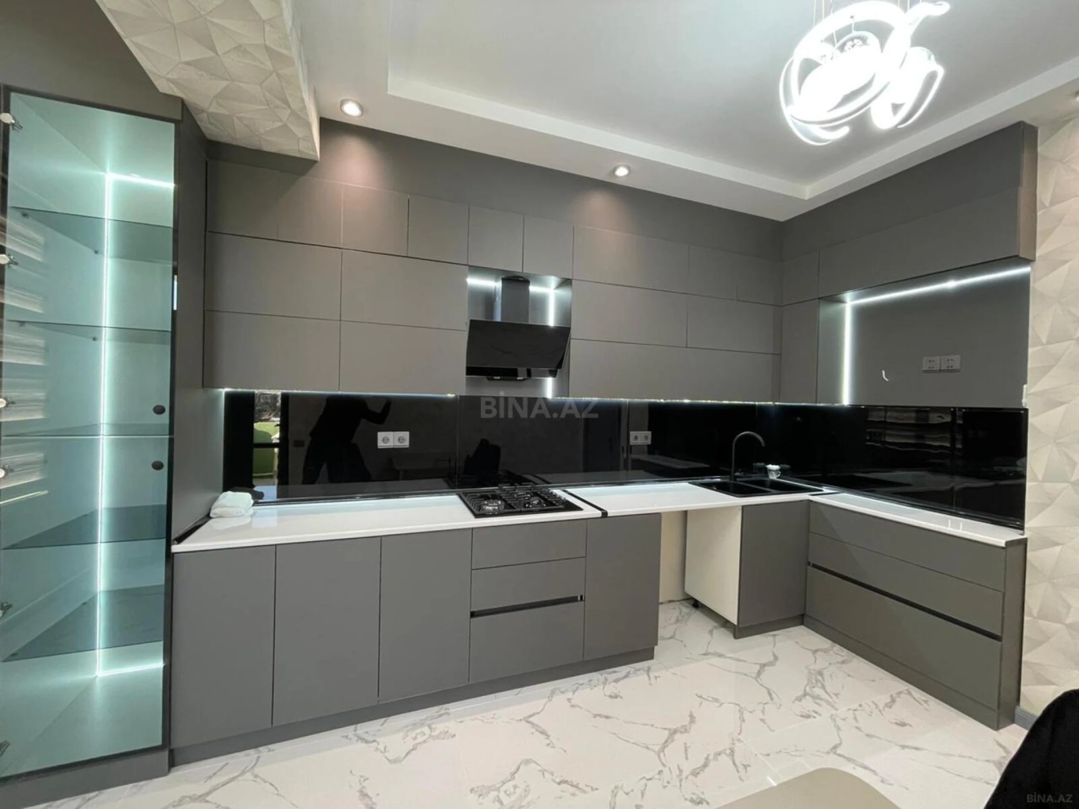 Satılır 2 otaqlı mənzil 84 m²