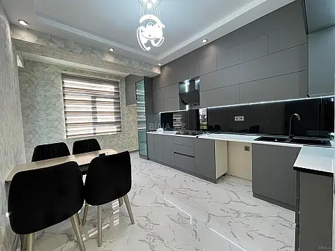 Satılır 2 otaqlı mənzil 84 m²