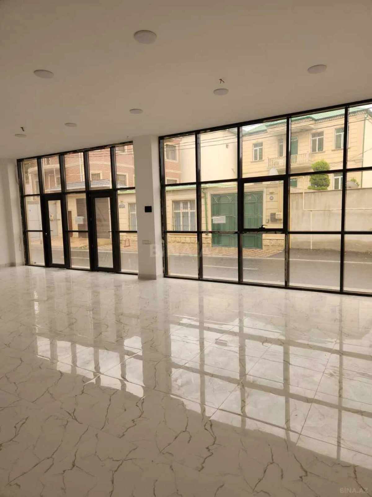 Kirayə verilir obyekt 200 m²