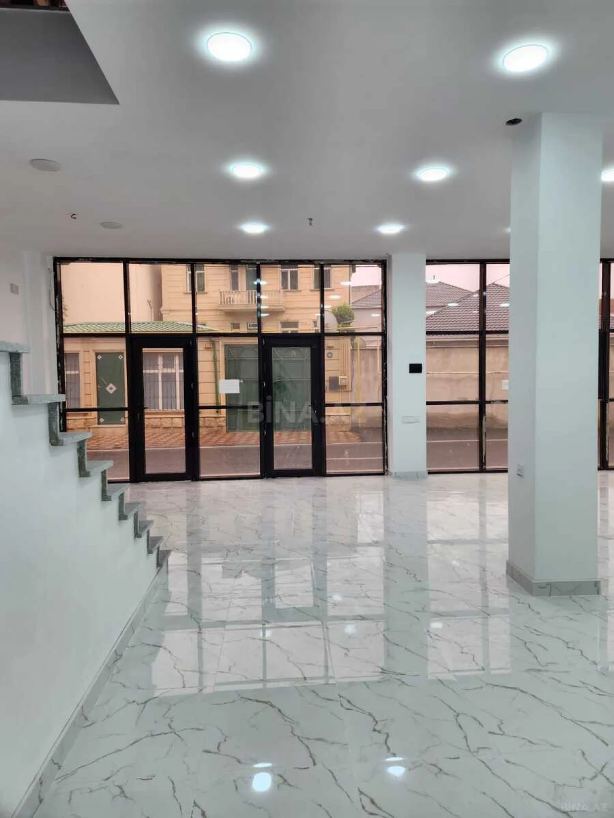 Kirayə verilir obyekt 200 m²