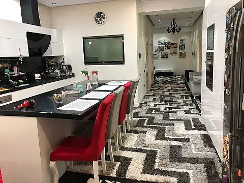 Kirayə verilir 4 otaqlı mənzil 220 m²