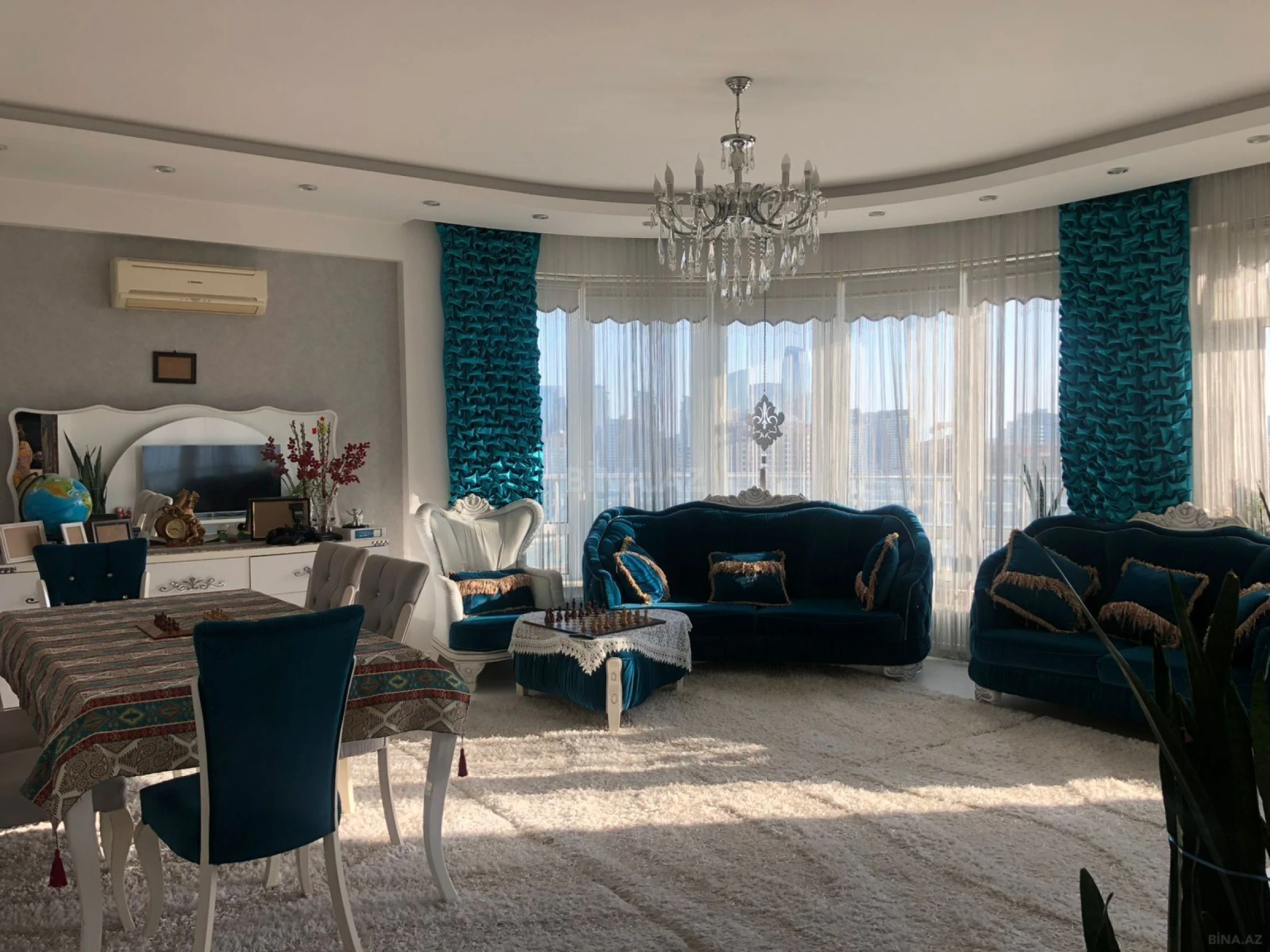 Kirayə verilir 4 otaqlı mənzil 220 m²