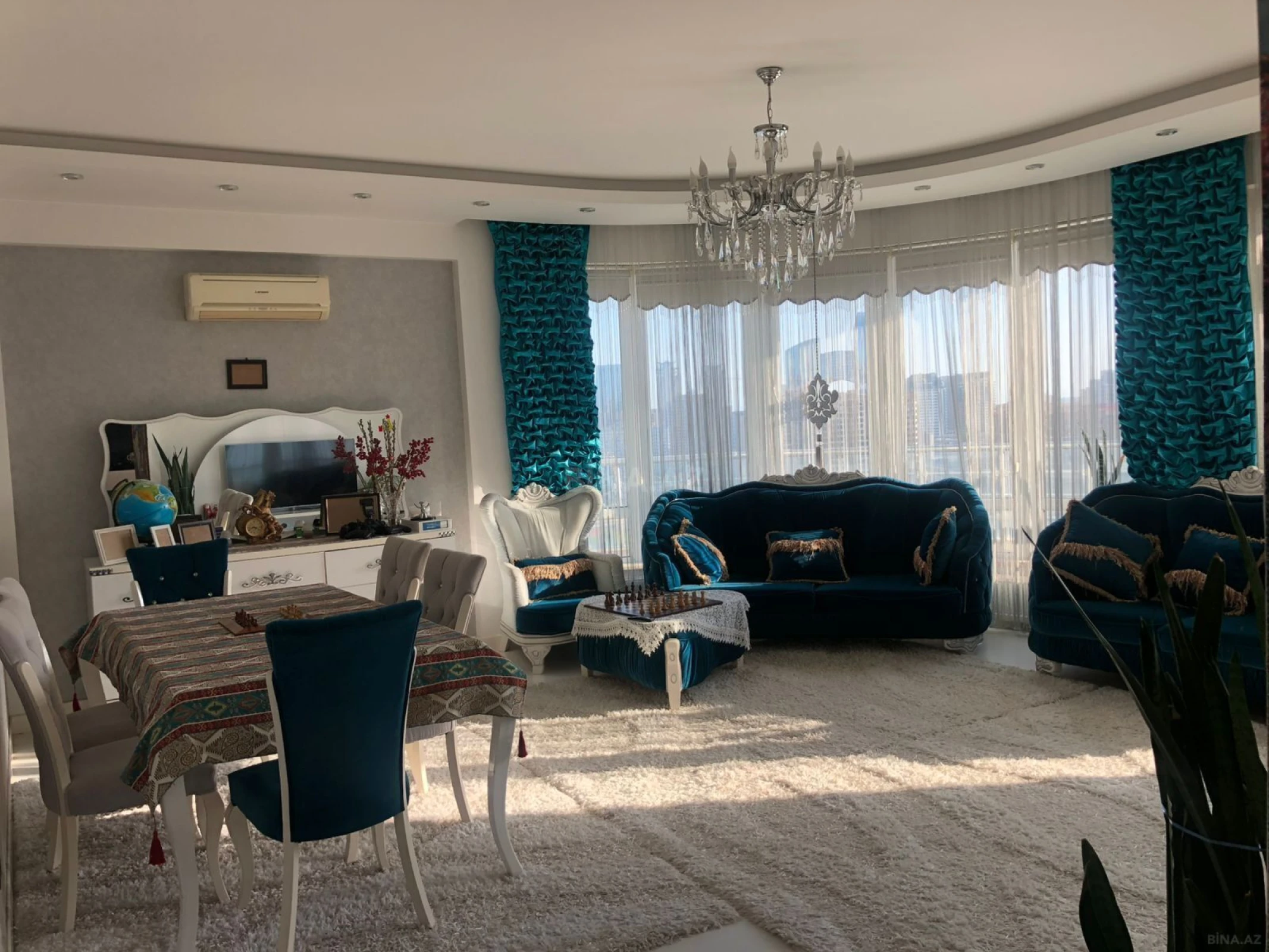 Kirayə verilir 4 otaqlı mənzil 220 m²