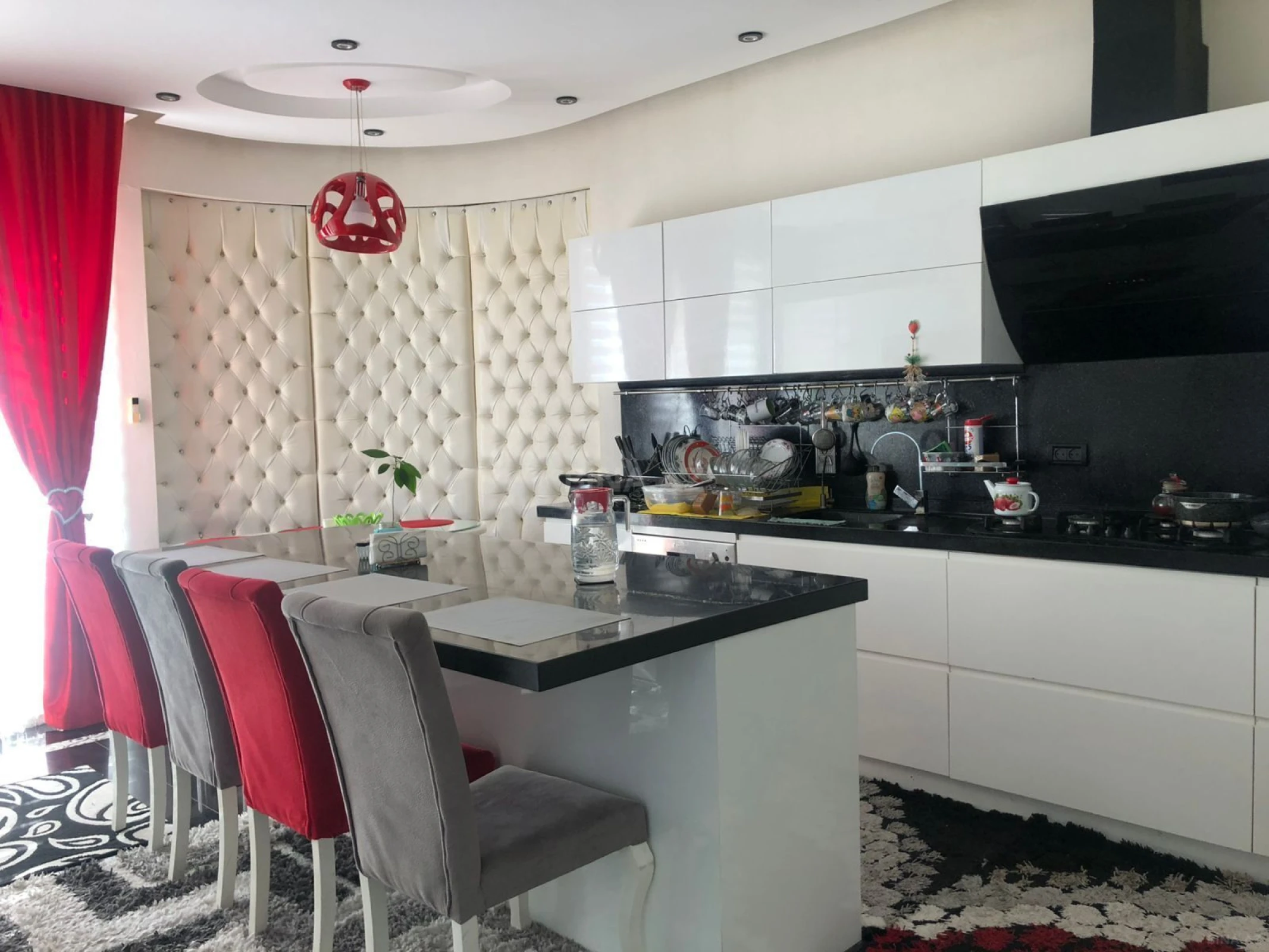 Kirayə verilir 4 otaqlı mənzil 220 m²