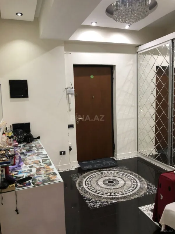 Kirayə verilir 4 otaqlı mənzil 220 m²