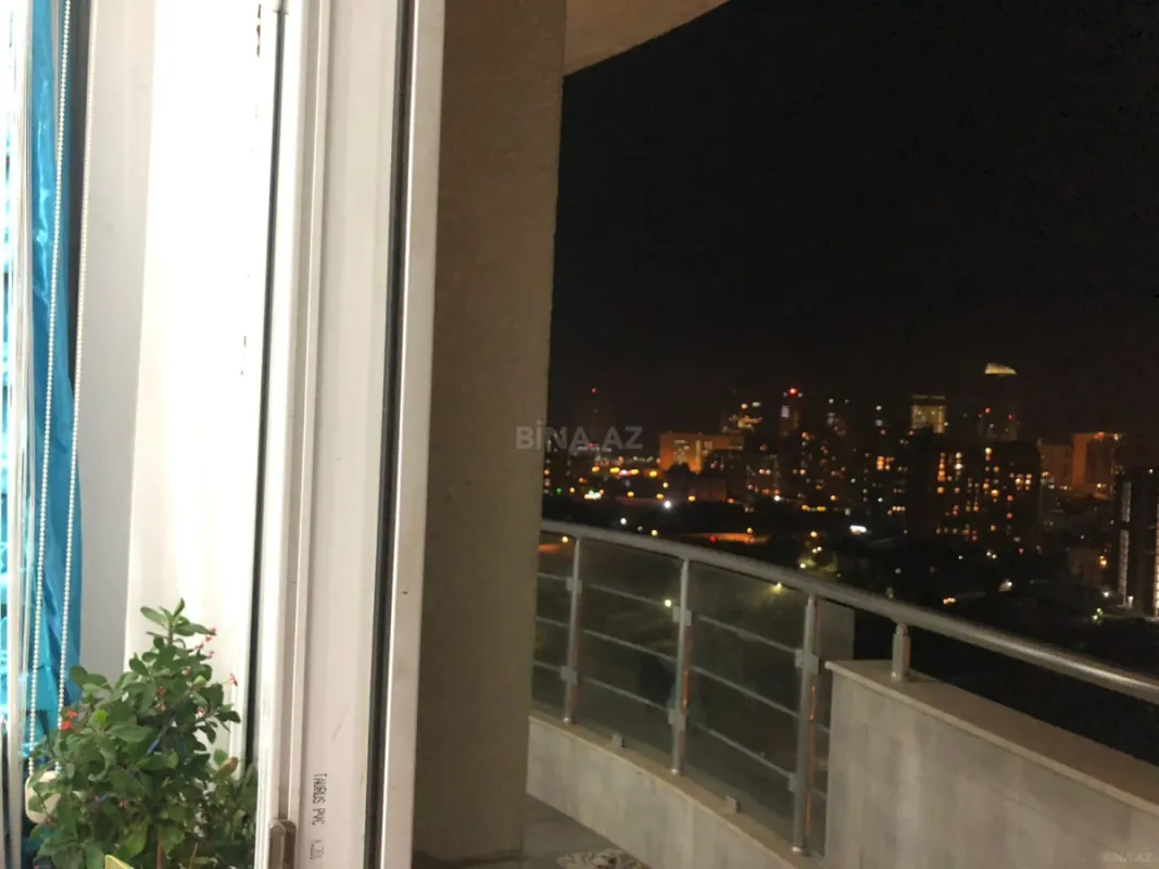 Kirayə verilir 4 otaqlı mənzil 220 m²