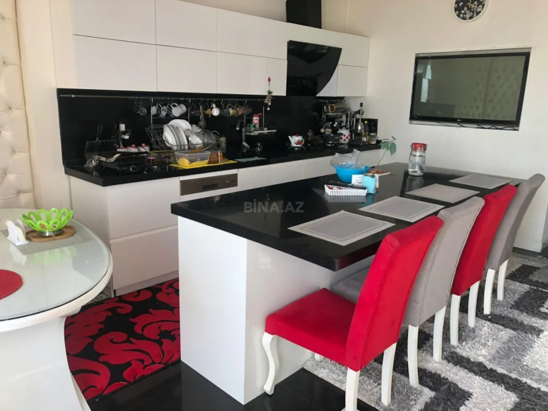 Kirayə verilir 4 otaqlı mənzil 220 m²