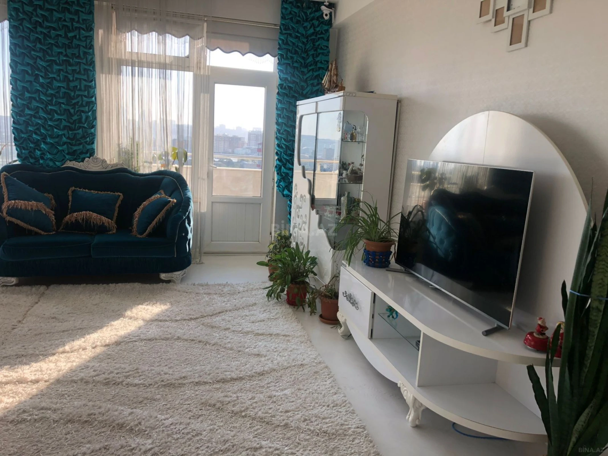 Kirayə verilir 4 otaqlı mənzil 220 m²