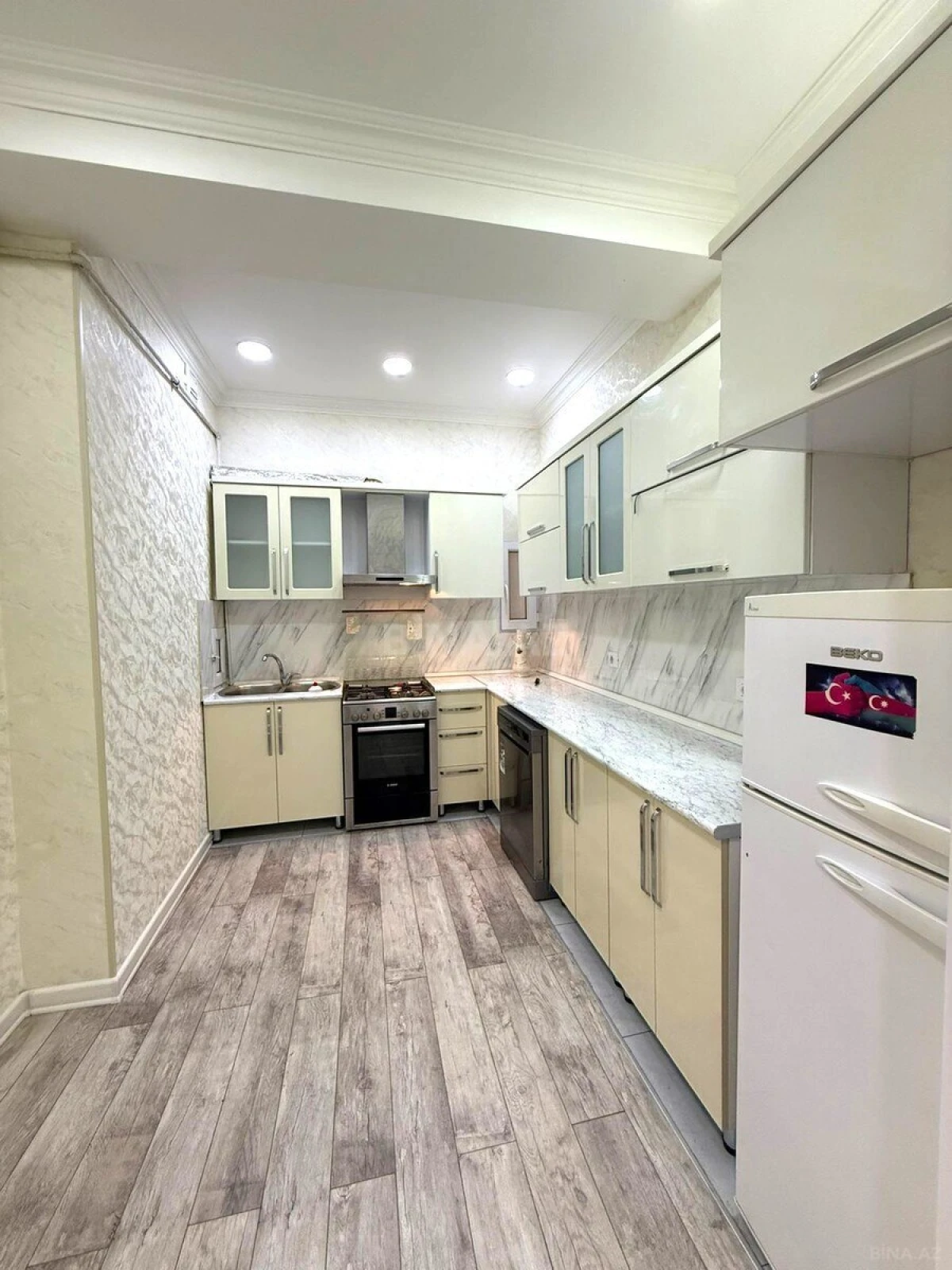 Satılır 3 otaqlı mənzil 110 m²