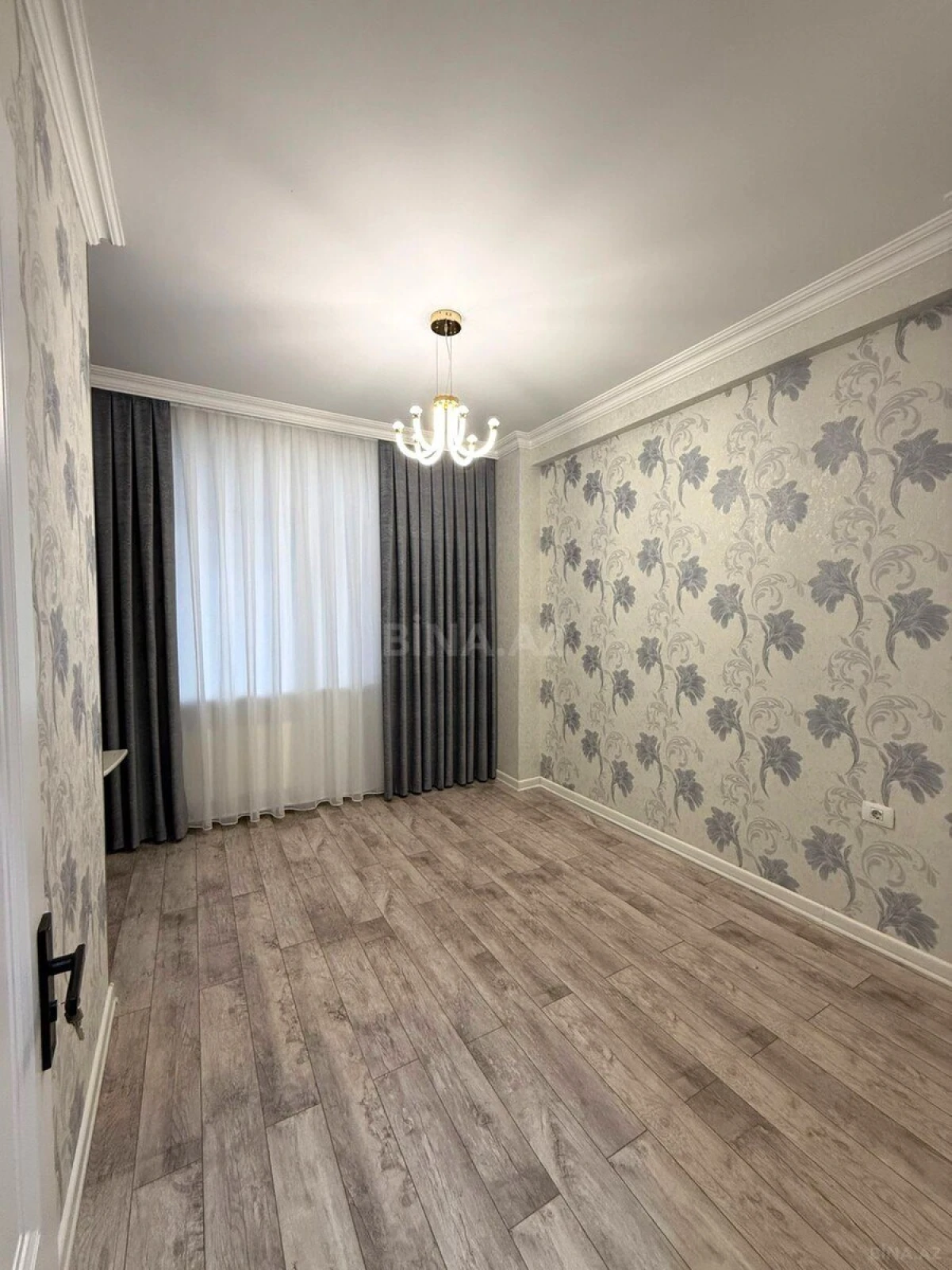 Satılır 3 otaqlı mənzil 110 m²
