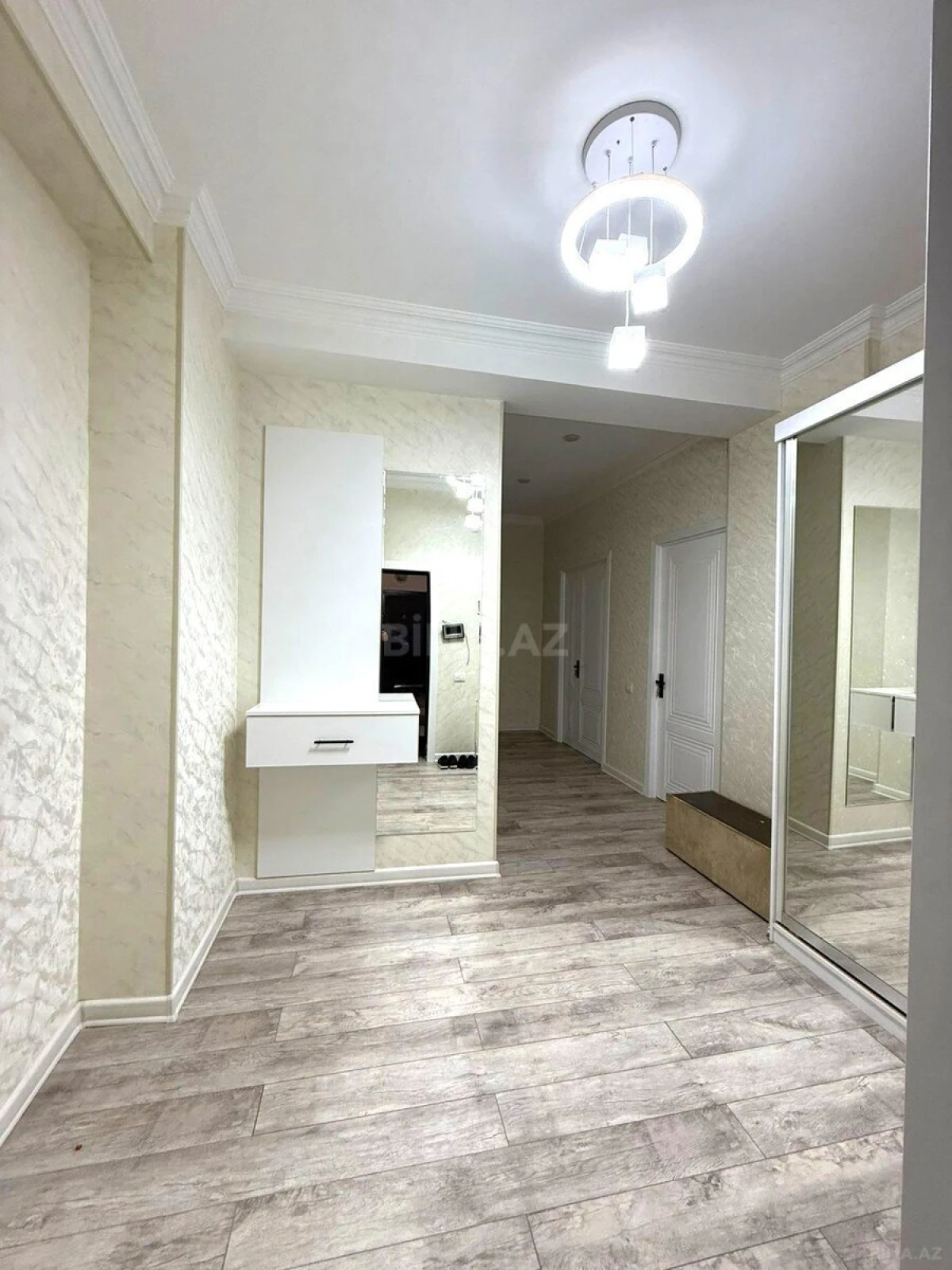 Satılır 3 otaqlı mənzil 110 m²