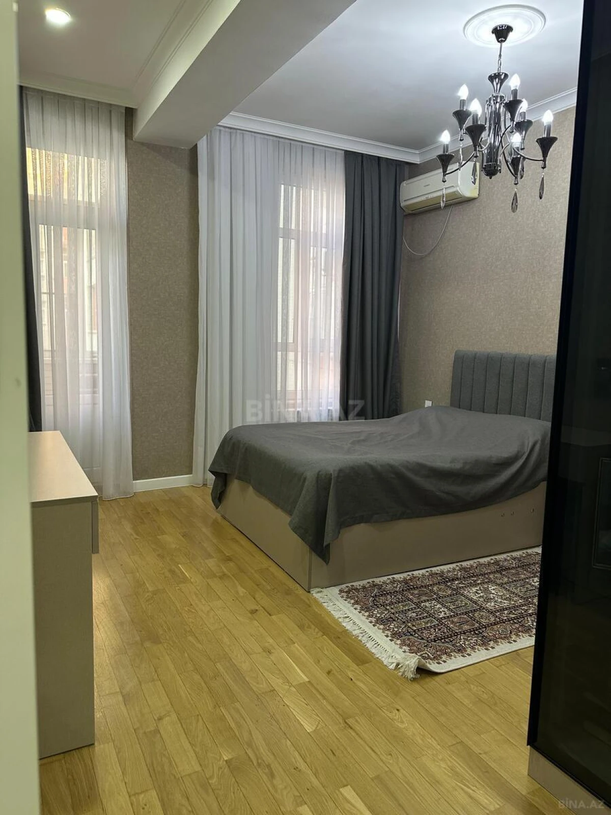 Satılır 3 otaqlı mənzil 140 m²