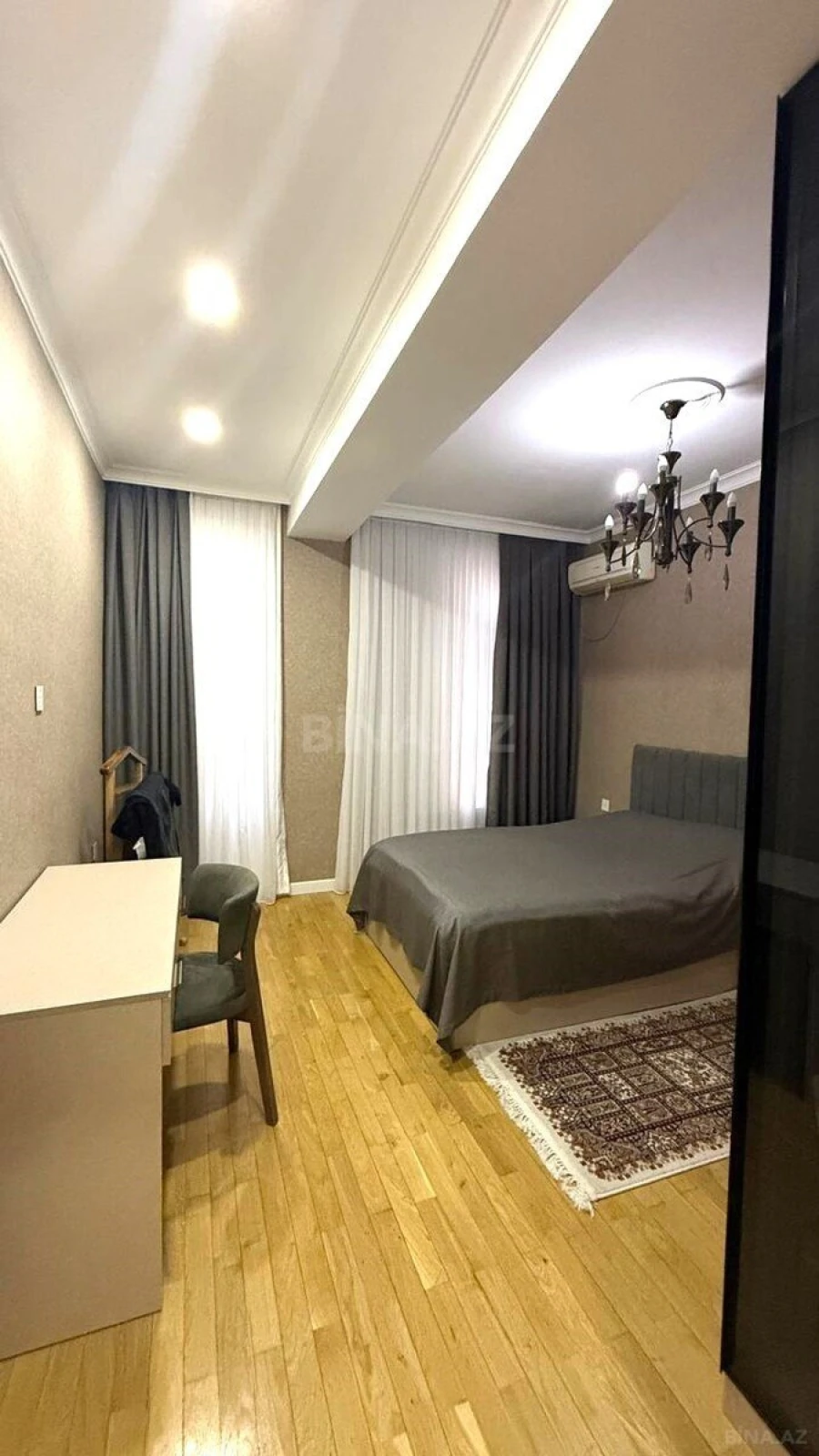 Satılır 3 otaqlı mənzil 140 m²