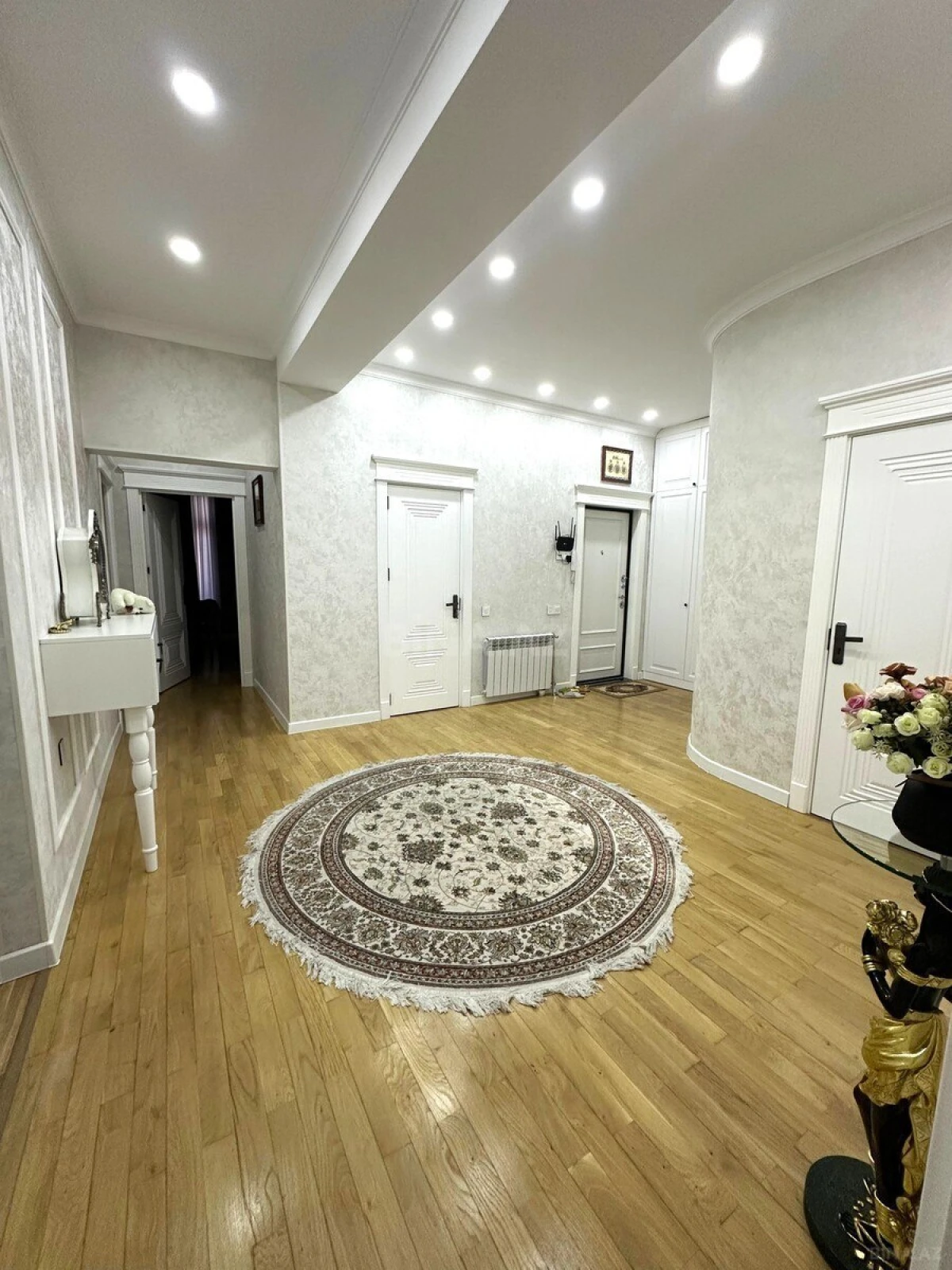 Satılır 3 otaqlı mənzil 140 m²