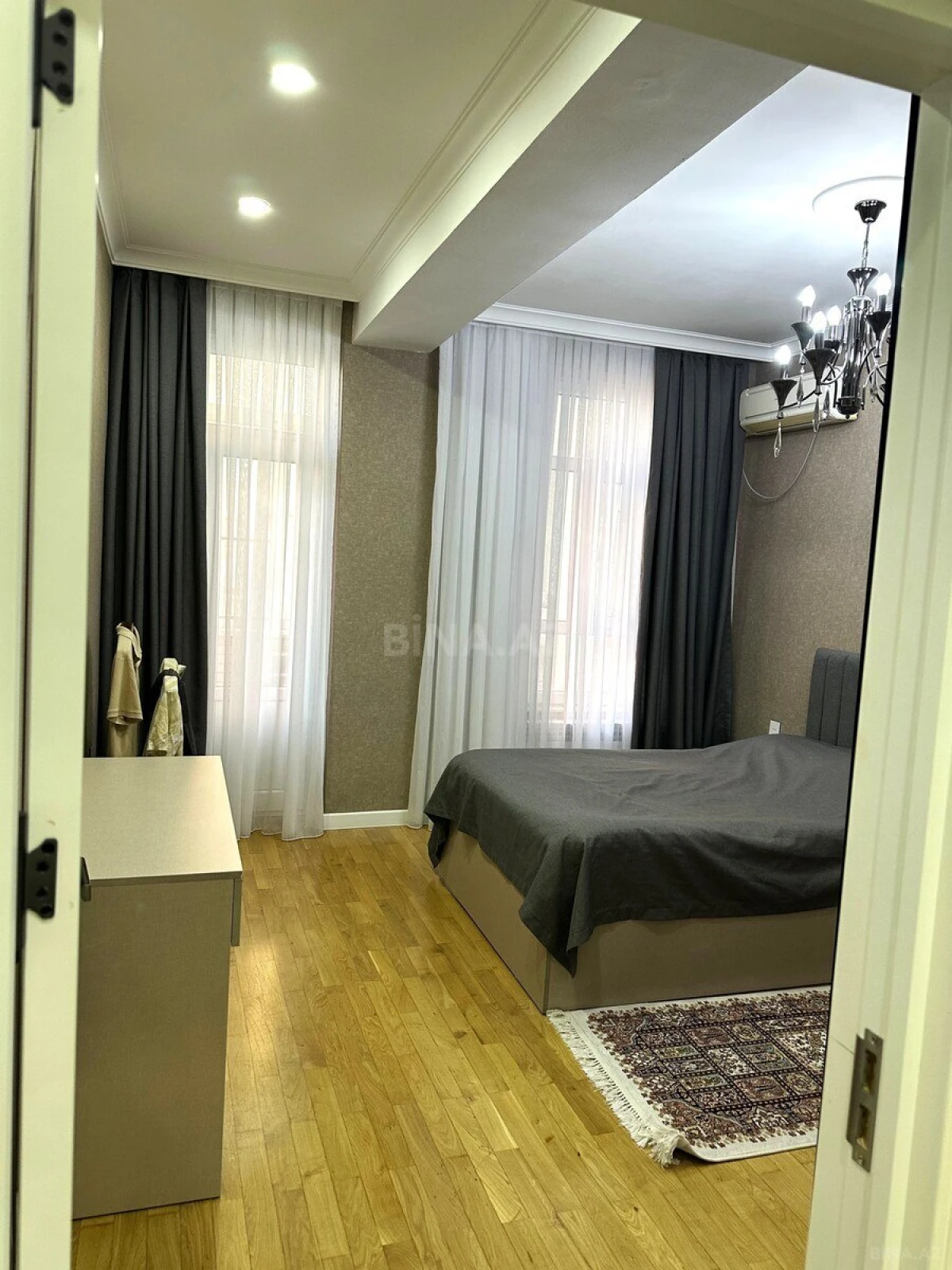 Satılır 3 otaqlı mənzil 140 m²
