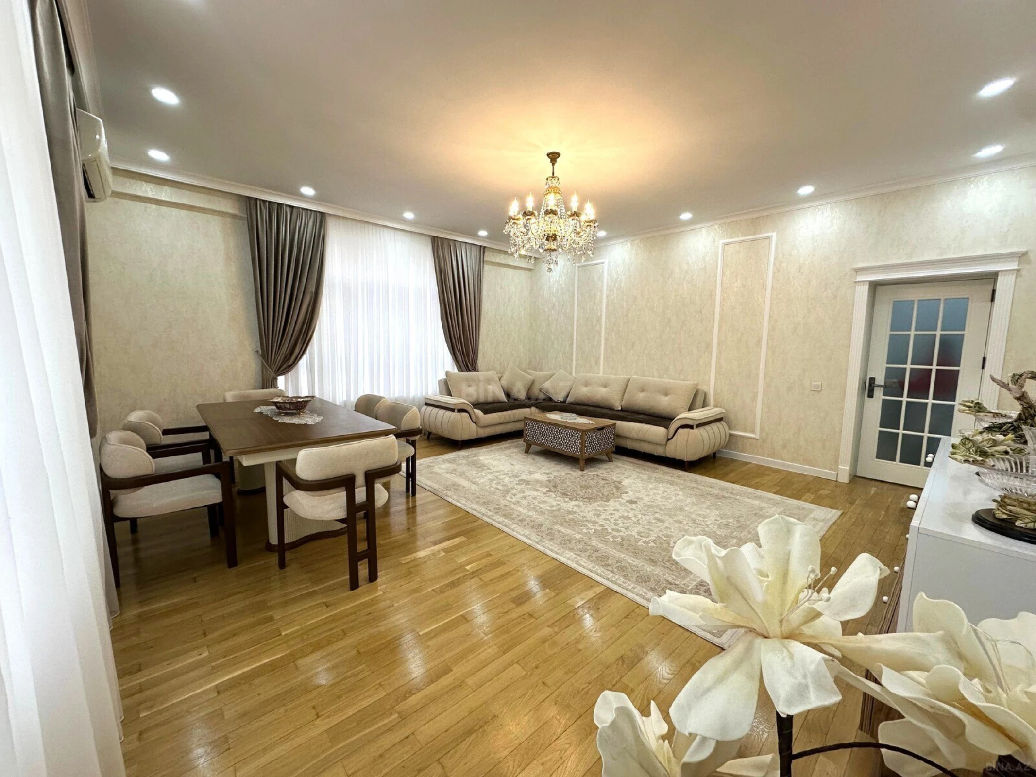 Satılır 3 otaqlı mənzil 140 m²