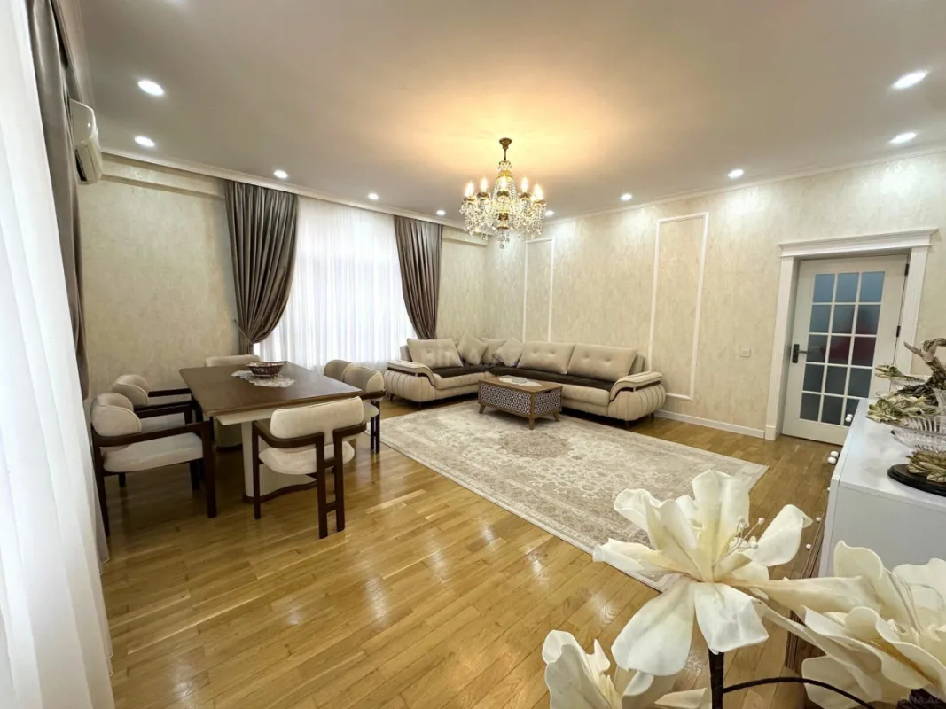 Satılır 3 otaqlı mənzil 140 m²