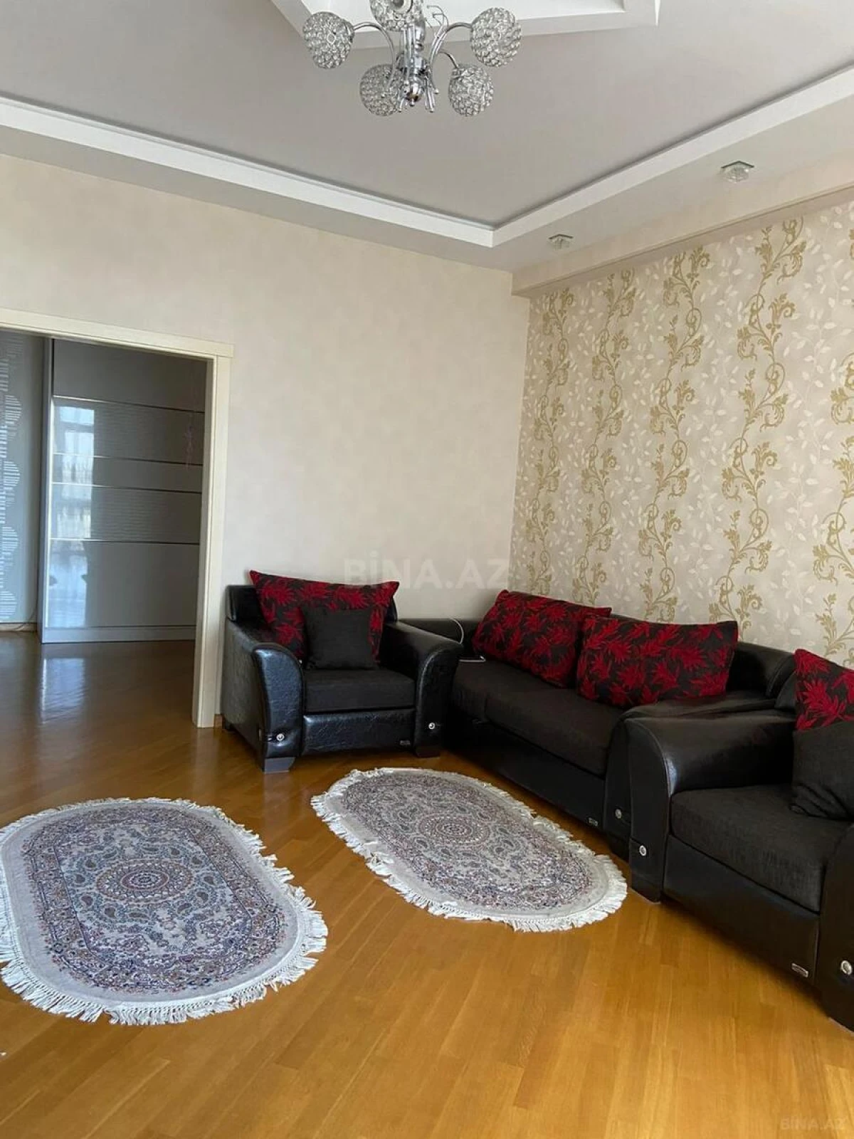 Kirayə verilir 2 otaqlı mənzil 82 m²